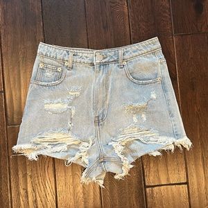 SIGNATURES jean shorts
